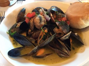 Palourdes clams and Irish mussels in a white wine and garlic sauce