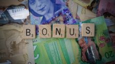 Casino welcome bonuses illustrated with bonus tiles and international banknotes