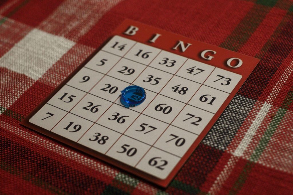Bingo card and marker for choosing an online bingo site