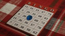 Bingo card and marker for choosing an online bingo site